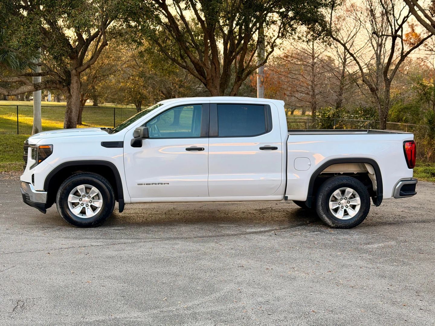 gmc sierra 1500 2022 1GTPHAEK9NZ602700 image gmc sierra 1500 2022 1GTPHAEK9NZ602700 image